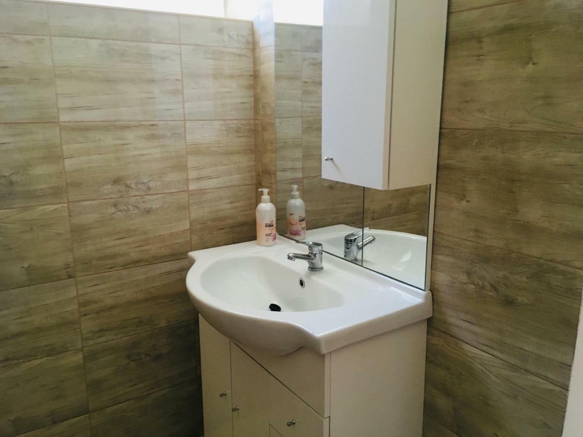 Hanna Apartman Lägenhet Balatonlelle Exteriör bild